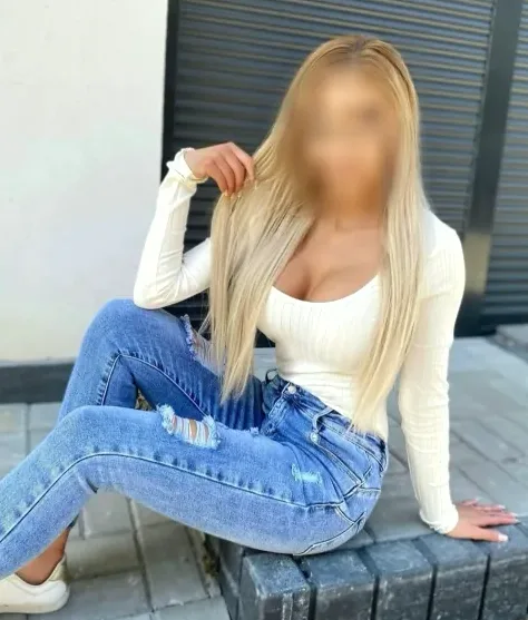 Anna, 32