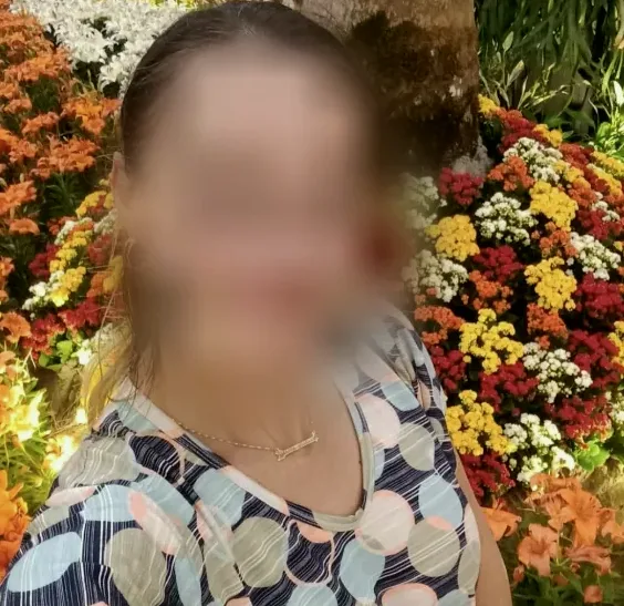 Julia, 33