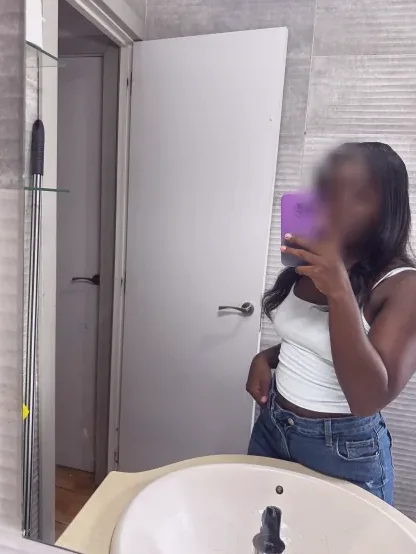 Laura, 29