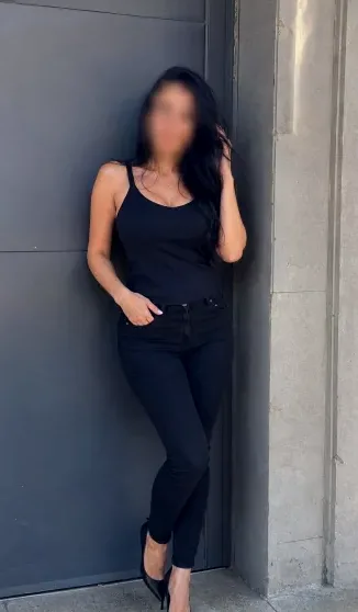 Ulla, 33